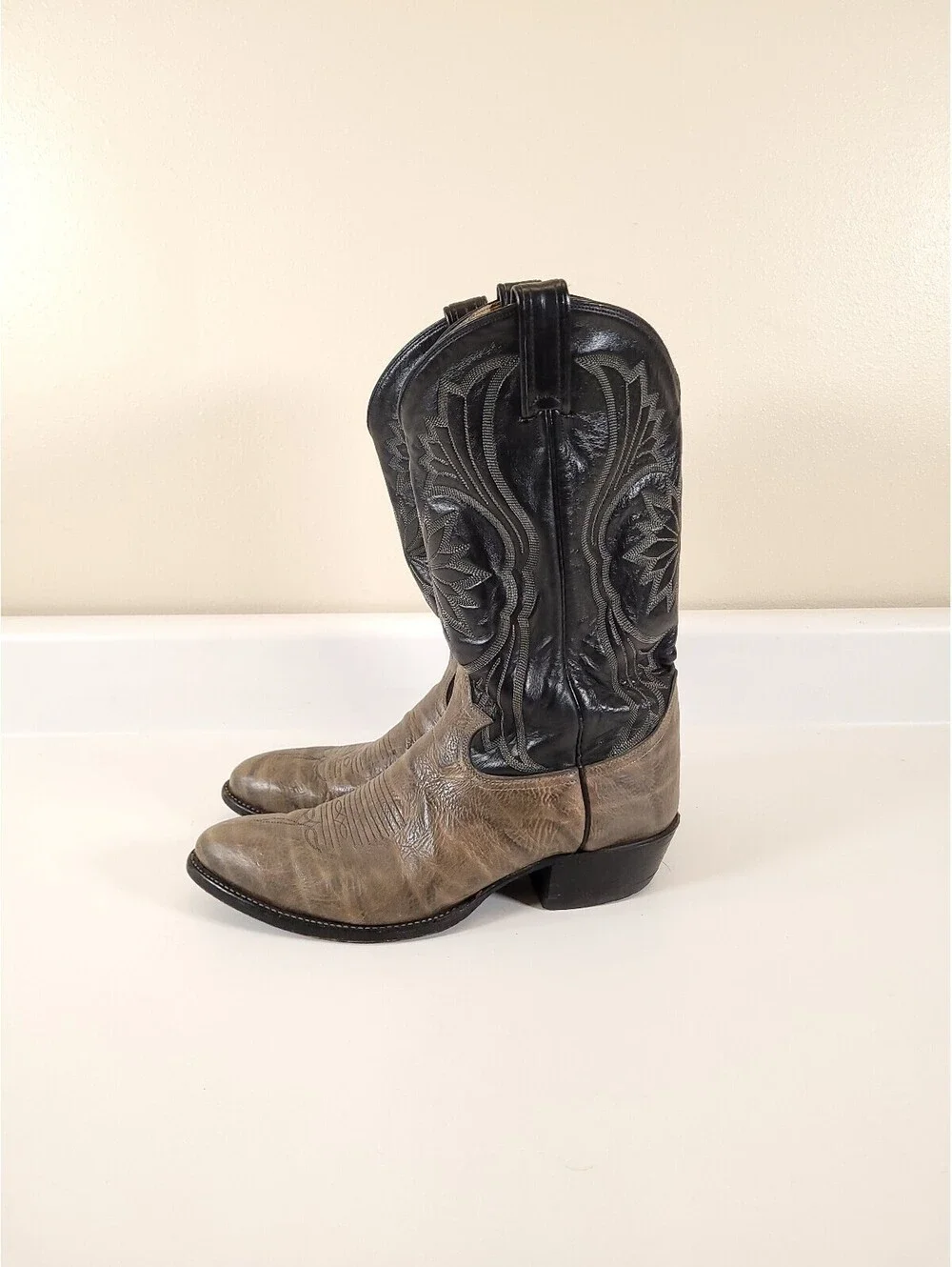 Tony Lama cowboy boots 10.5 D black and grey leather boots